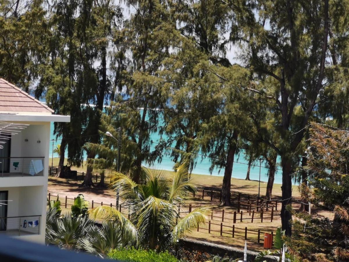 Rayon Vert Bleuphorie Beach Apartment Flic-en-Flacq Eksteriør billede