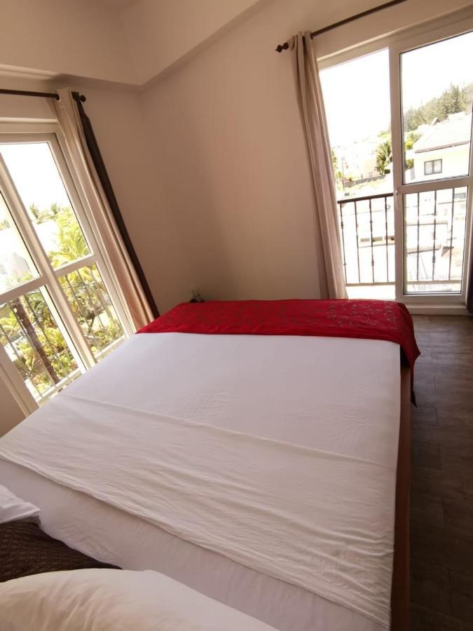 Rayon Vert Bleuphorie Beach Apartment Flic-en-Flacq Eksteriør billede